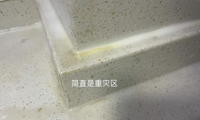 如何清洗搅拌站油烟机台面（简单易行的清洁方法）  第2张