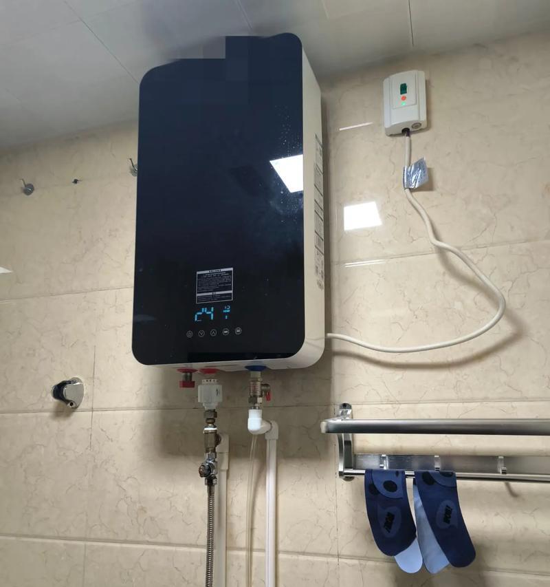 如何修复电器热水器漏水问题（有效解决热水器漏水的方法与技巧）  第3张