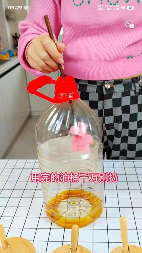 油烟机清洗技巧（轻松学会清洗油烟机）  第3张