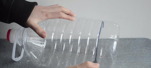 油烟机清洗技巧（轻松学会清洗油烟机）  第2张