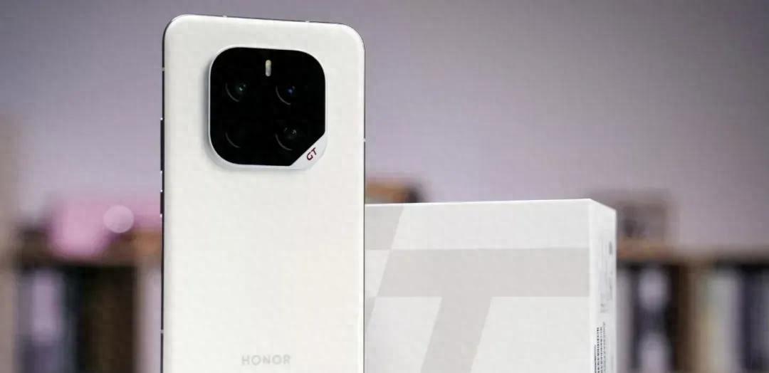 荣耀经常“卖断货”的手机，16+1TB跌至“新低价”，还有7200mAh  第1张