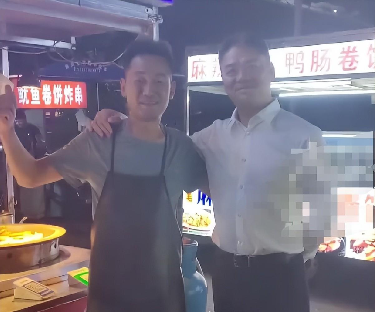 一觉醒来，刘强东“天塌了”！和老乡喝断片做鬼脸卖萌，全网疯传  第3张