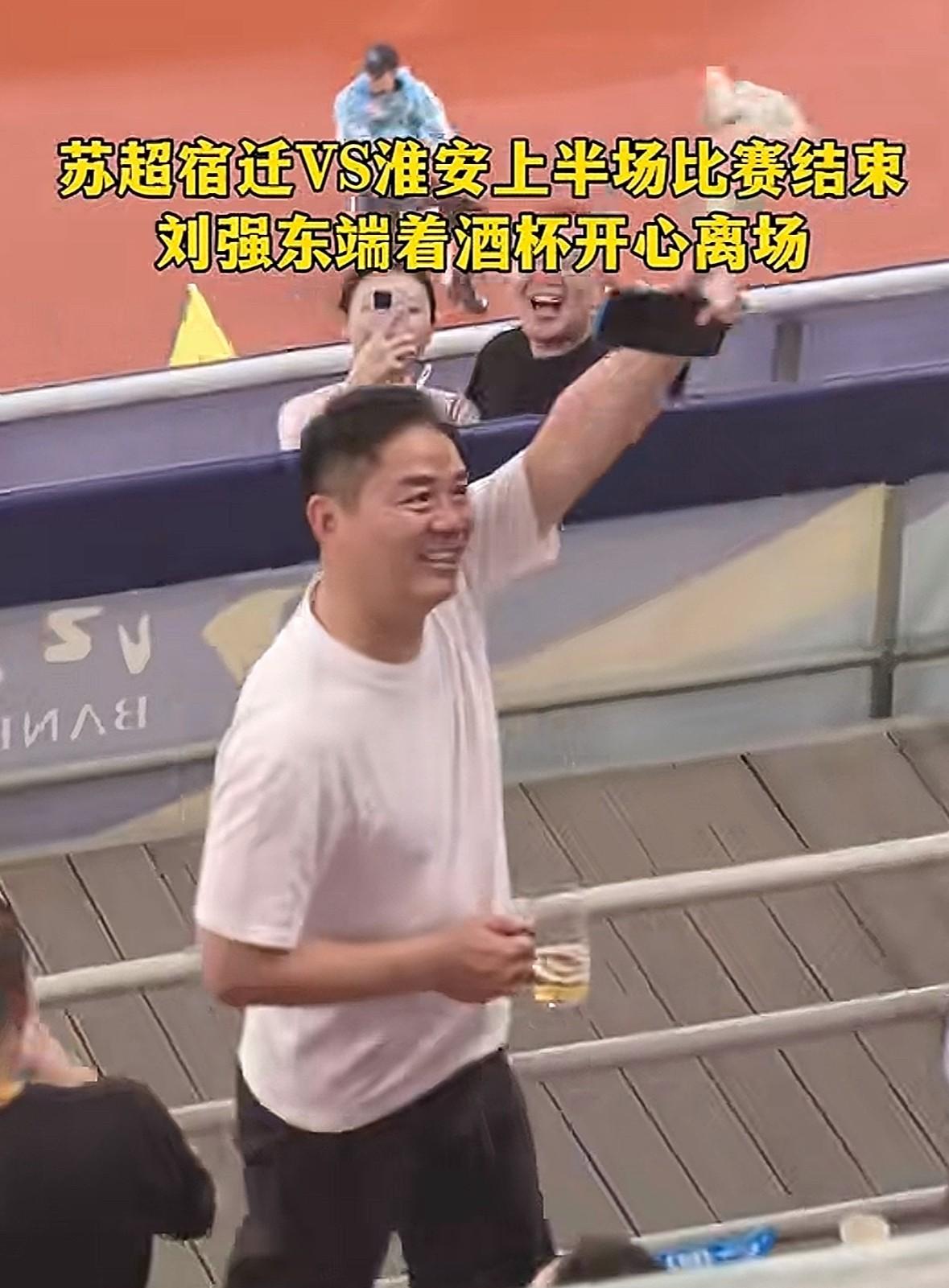 一觉醒来，刘强东“天塌了”！和老乡喝断片做鬼脸卖萌，全网疯传  第16张