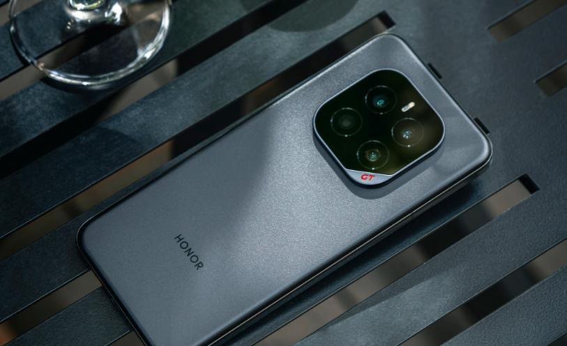 2025国补后，“接近完美”的3款旗舰手机，16GB+512GB用五年不换  第5张