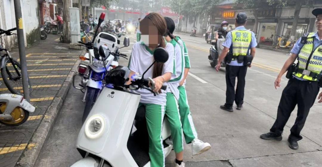 多地严查电动车接送学生：鼓励多生，但后座超载罚款！接娃怎么办  第5张