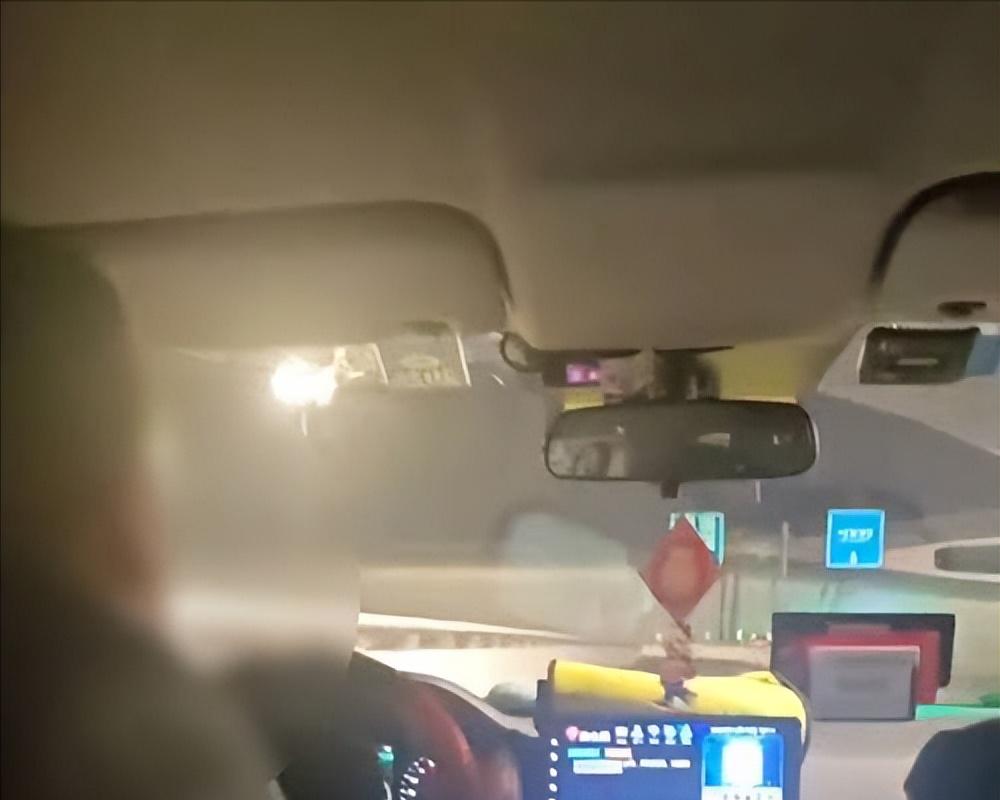 女孩曝景德镇出租车宰客，司机辱骂还抢手机，报警后态度更恶劣  第11张