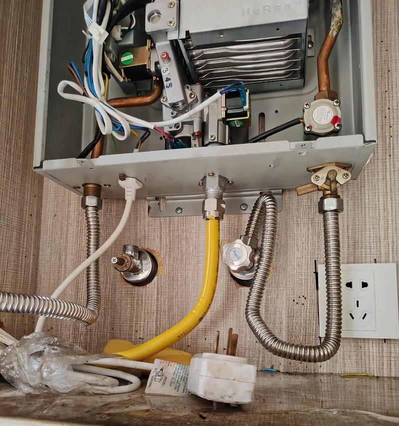 红日热水器点火问题的维修方法（解决红日热水器无法点火的实用指南）  第2张